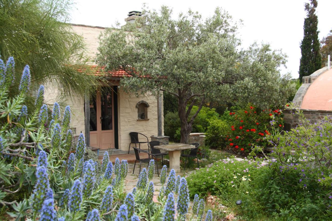 To The Garden Guest House Angairia Exterior photo