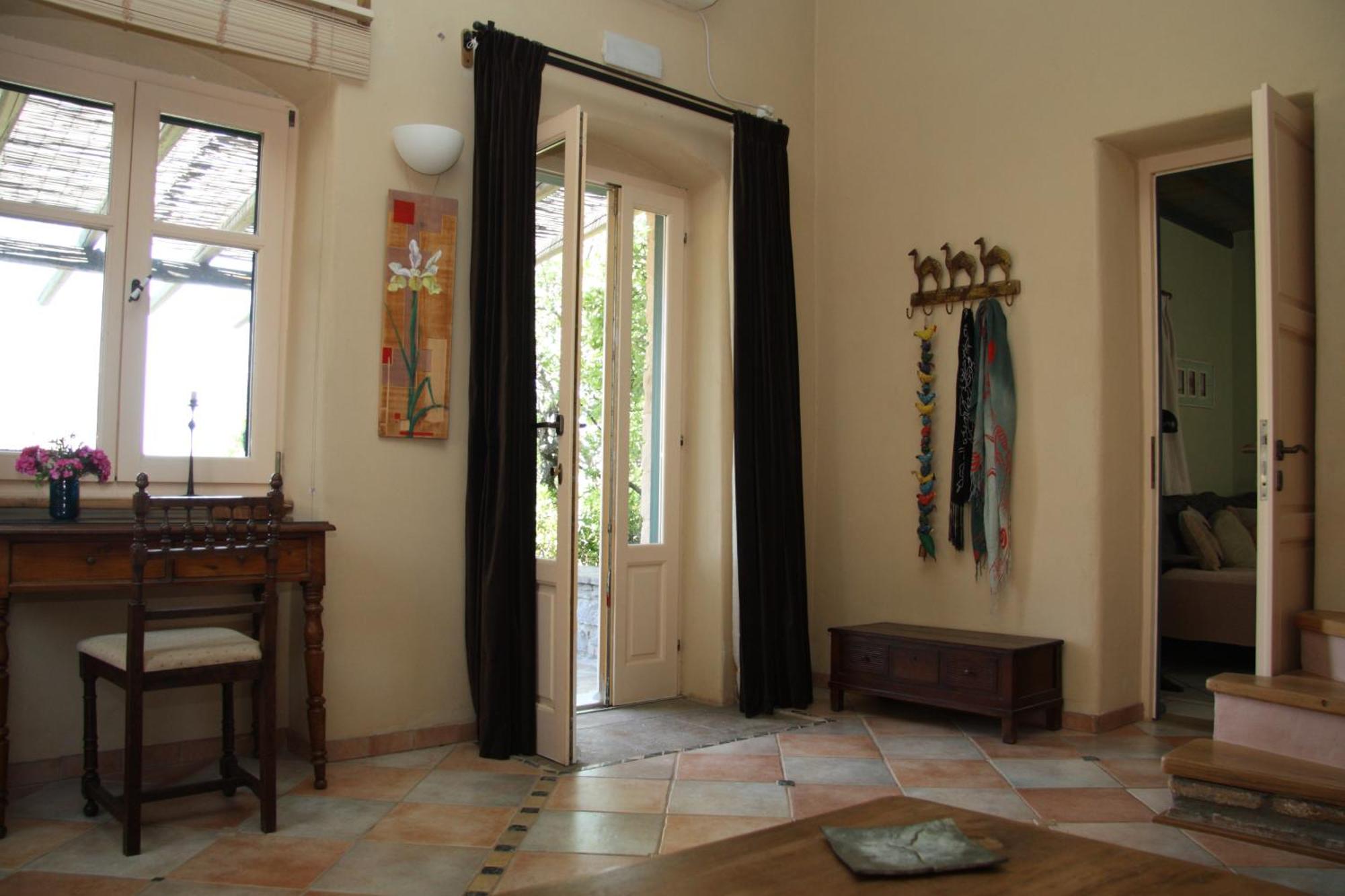 To The Garden Guest House Angairia Exterior photo