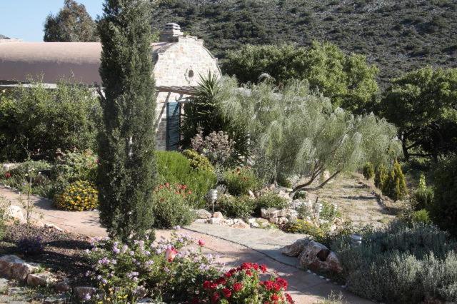 To The Garden Guest House Angairia Exterior photo